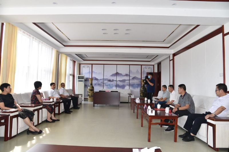 校企聯袂，共筑教育——“龍港·育秀園”又一教育教學獎勵基金簽約儀式圓滿完成！