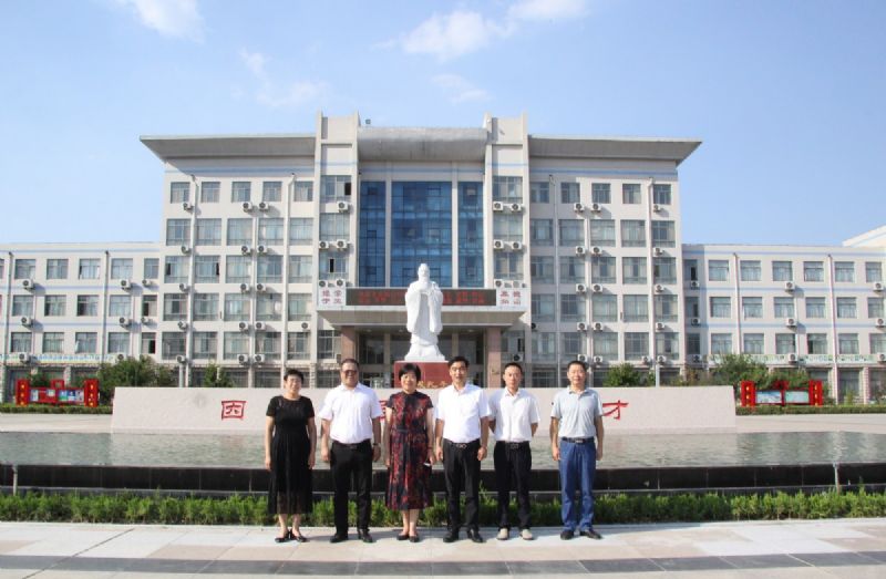 校企聯袂，共筑教育——“龍港·育秀園”又一教育教學獎勵基金簽約儀式圓滿完成！